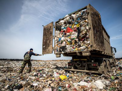Мусорная свалка "Ядрово" в Волоколамском районе. Фото: Сергей Бобылев / ТАСС Мусорная свалка "Ядрово" в Волоколамском районе. Фото: Сергей Бобылев / ТАСС